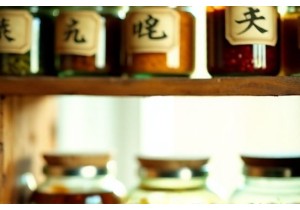 Vintage Style Glass Condiment Jars for Kitchen Organization