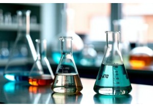 Glass Laboratory Flasks for Scientific Use and Education