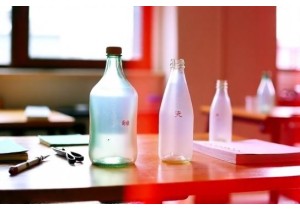 How to Turn Empty Glass Bottles into Stylish Desk Organizers