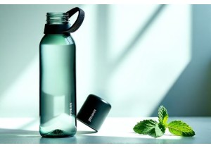 Glass Water Bottles with Ergonomic Grip Design for Comfortable Carrying