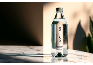 Glass Bottled Spring Water Vessels Designed for Premium Beverage Presentation