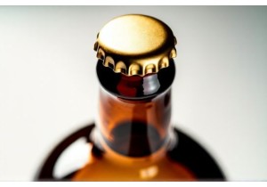 Glossy Finish Bottle Caps for Premium Glass Bottle Presentation