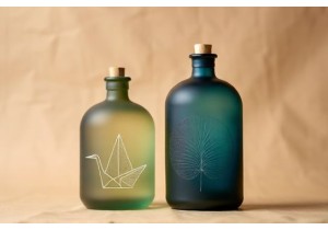 Emerging Glass Bottle Trends Featuring Embossed Brand Storytelling Elements