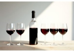 How Many Glasses Can You Pour from One Standard Wine Bottle Easily